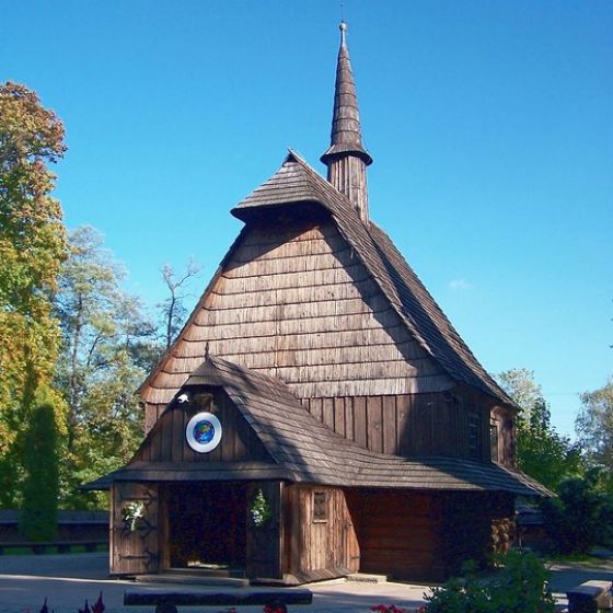 800px-Katowice_-_Park_Kosciuszki_-_Kosciolek_01_1x1.jpg